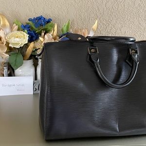 BLACK FRIDAY SALE! Authentic Louis Vuitton Epi Leather Speedy 30